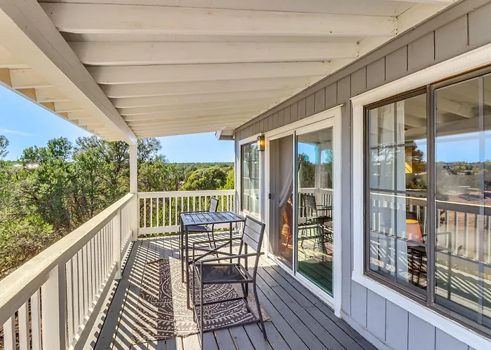 Firelit Nights By The Lake: Cozy Show Retreat Show Low