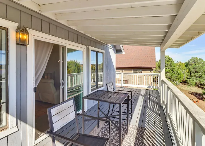 Firelit Nights By The Lake: Cozy Show Retreat Ferienhaus